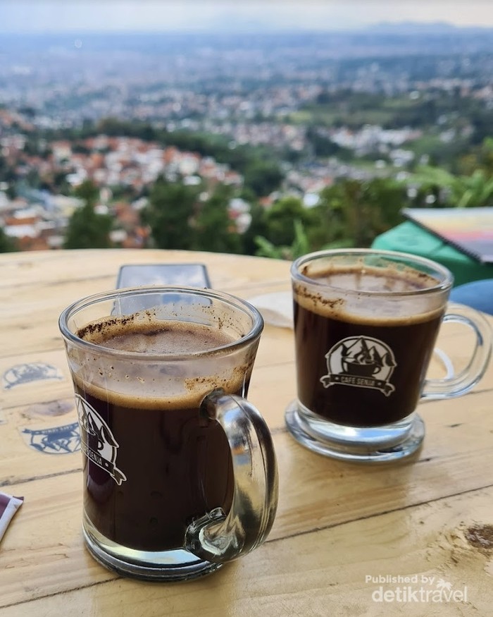 Nikmati Kopi & Senja di Cafe d'Amor